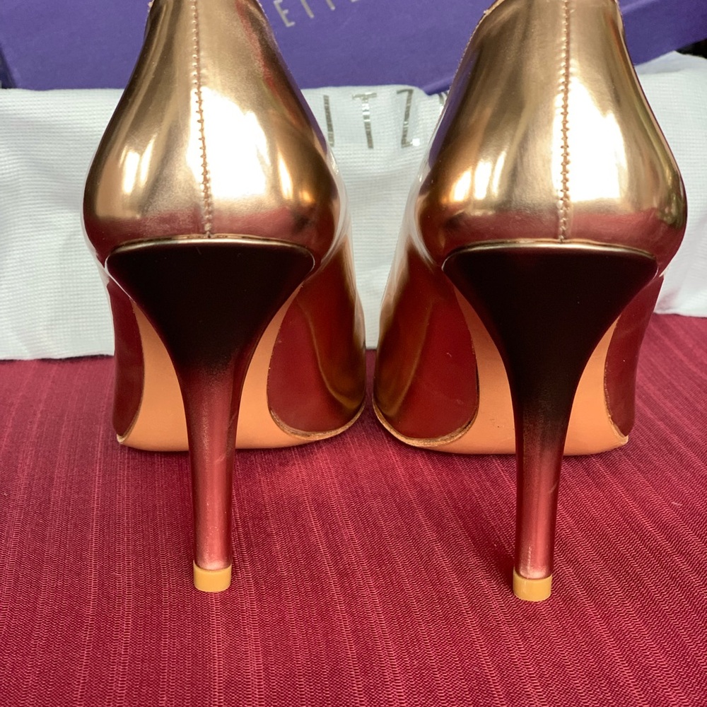 Stuart Weitzman Women's Rose Gold Leather Pumps - Picture 3 of 16